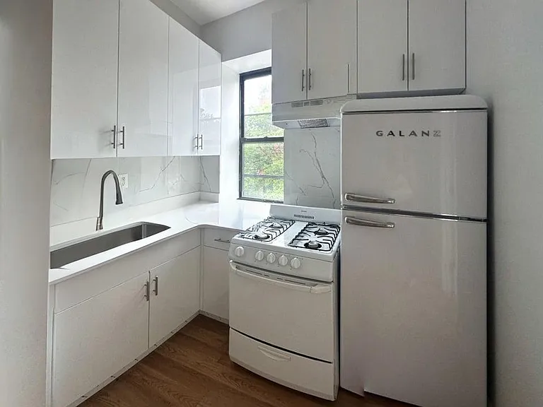 925 Marcy Ave #PARLOR — Photo 3