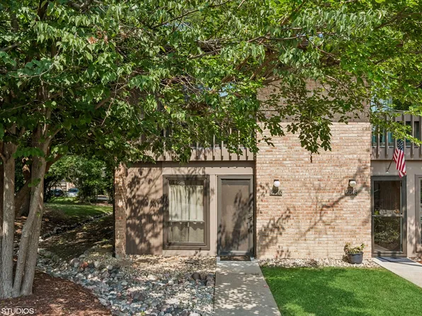 5916 Meadow Dr #149-A, Lisle, IL 60532