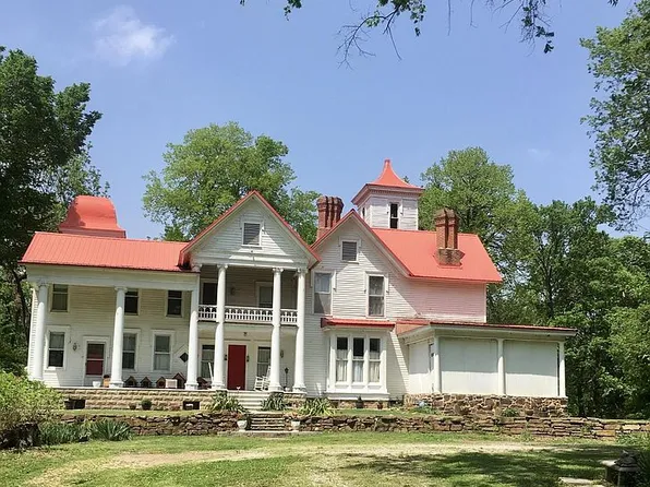 477 N Willow Ave, Baxter Springs, KS 66713