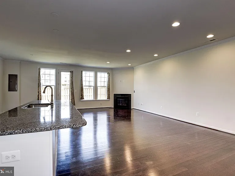 42524 Benfold Sq — Photo 12