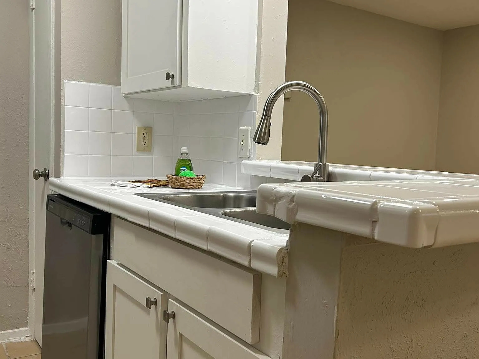 Oak Park Apartments — Photo 3
