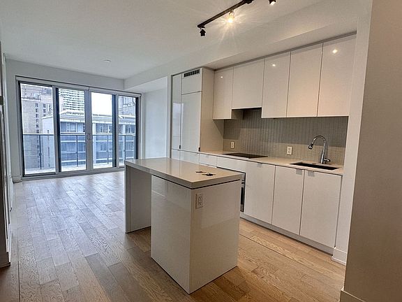 3rd image of 7 Grenville St #2206