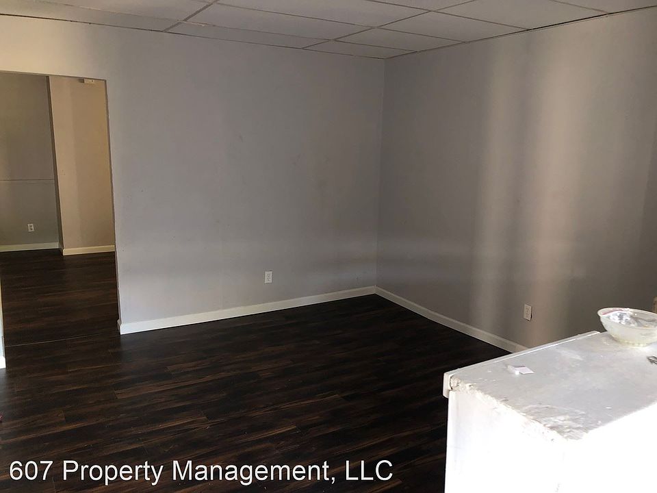 1st image of 202 Oak Hill Ave APT 1