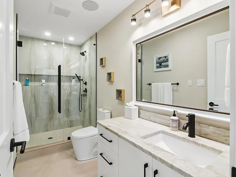 302 N Nassau Ave — Photo 30