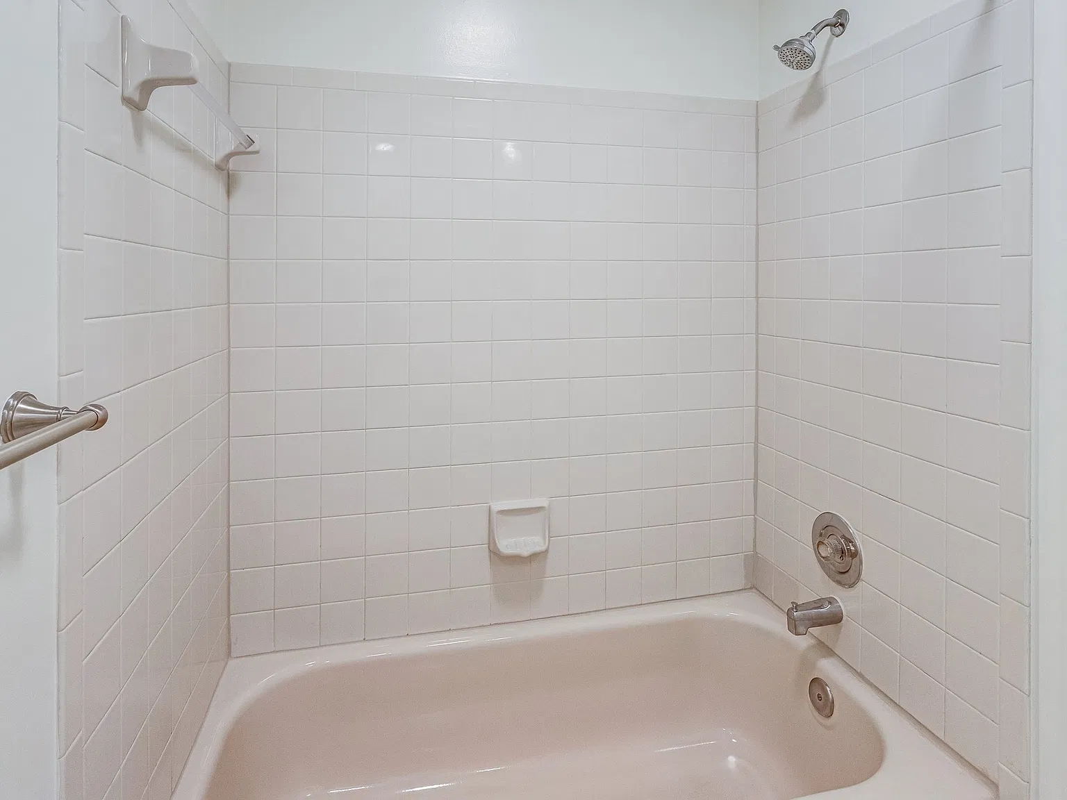 4 bed, 3.5 bath, 2020 sqft, $2,850 — Photo 2