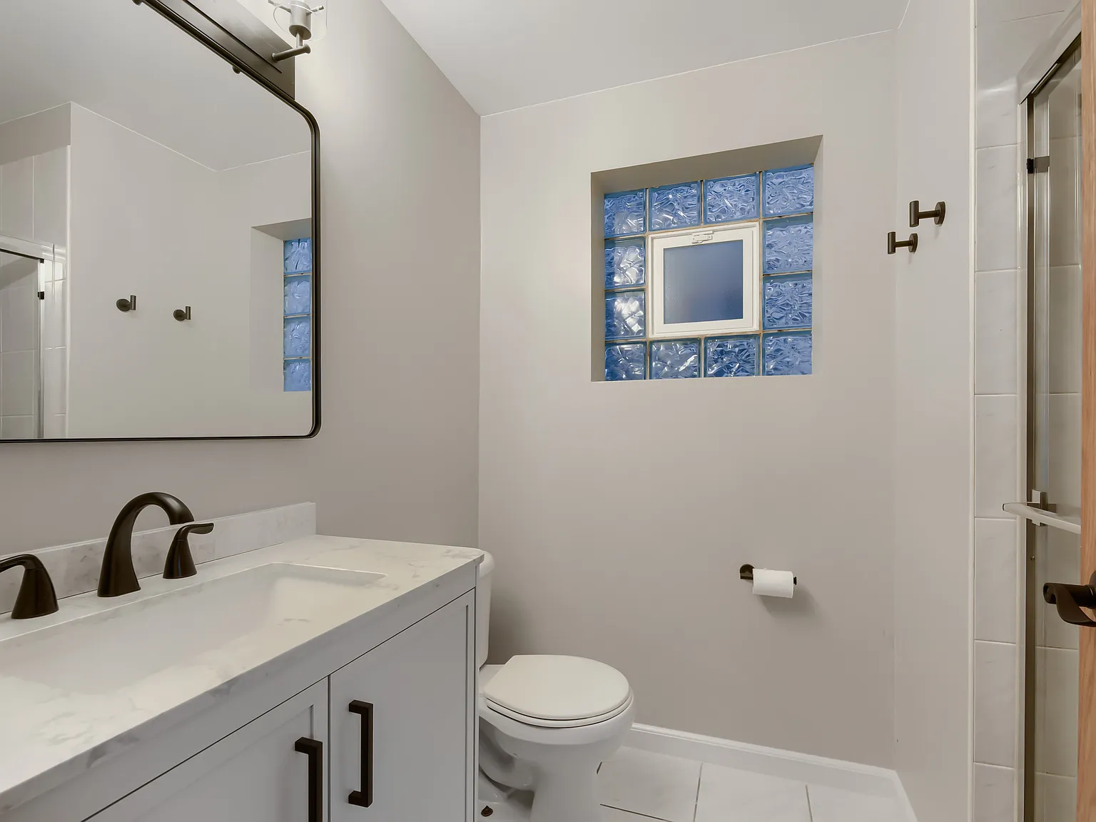 3 bed, 1300 sqft, $2,999 — Photo 4