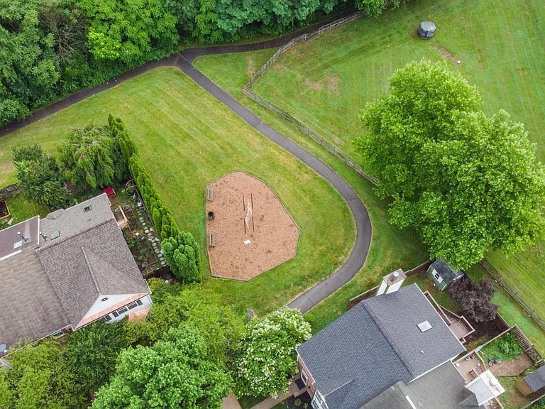 819 Jubal Way — Photo 24