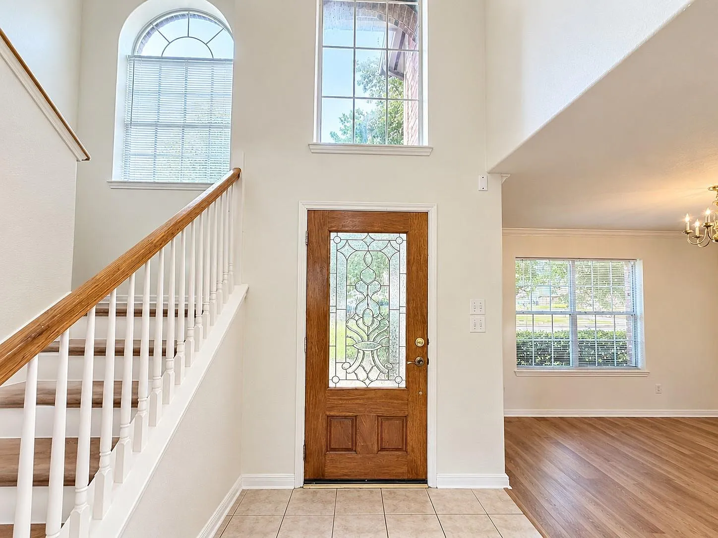 4 bed, 2.5 bath, 2494 sqft, $2,000 — Photo 2