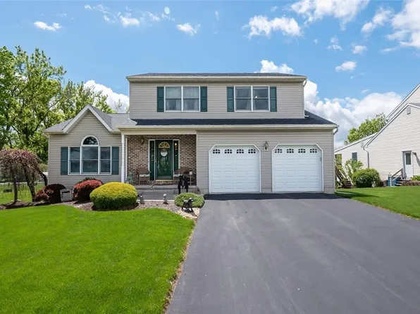 172 2nd St, Nazareth, PA 18064