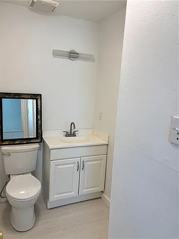 8600 International Ct — Photo 12