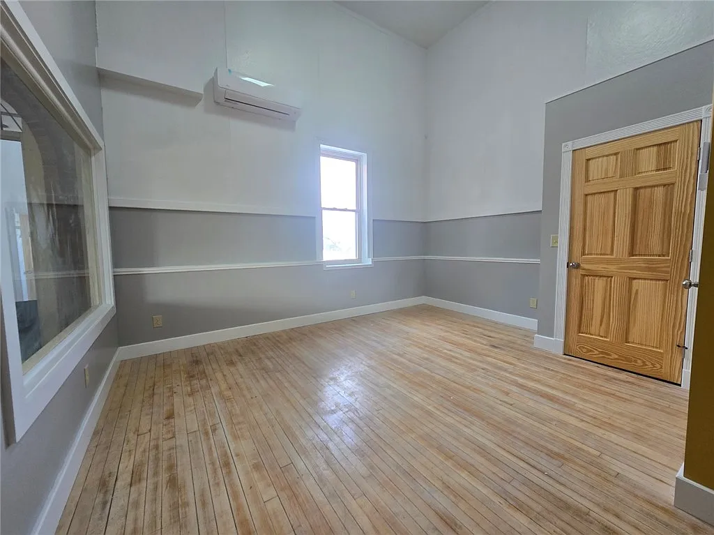 Studio, 1.0 bath, 11232 sqft, $1,000 — Photo 3