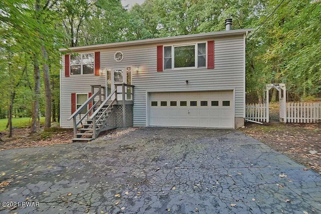 106 Spruce Dr photo 1