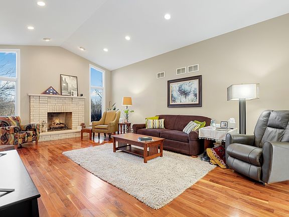 3rd image of 9420 Seton Pl