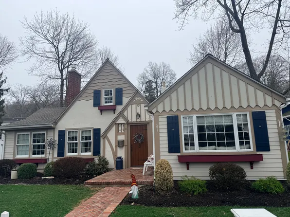 11 Oak Pkwy, Sparta, NJ 07871