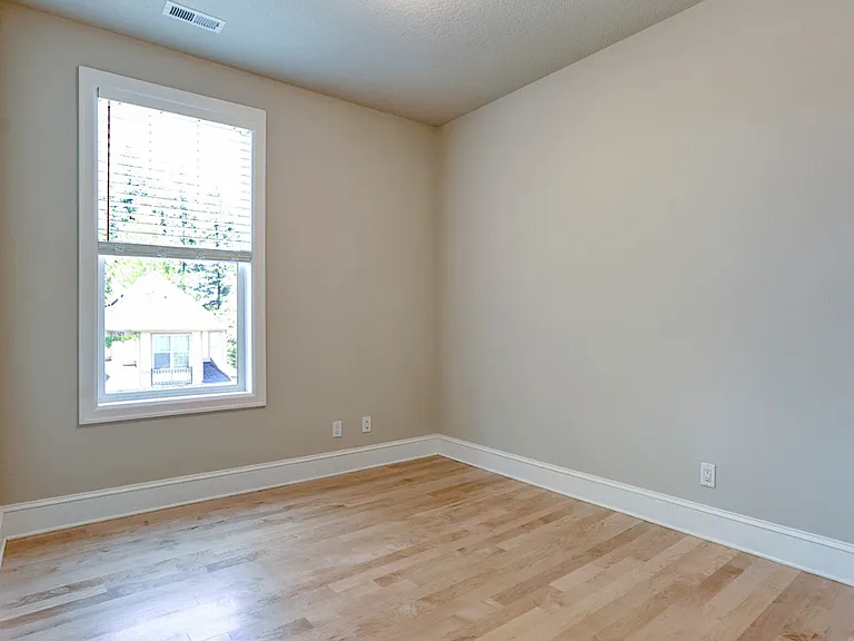 4771 Auburn Ln — Photo 32