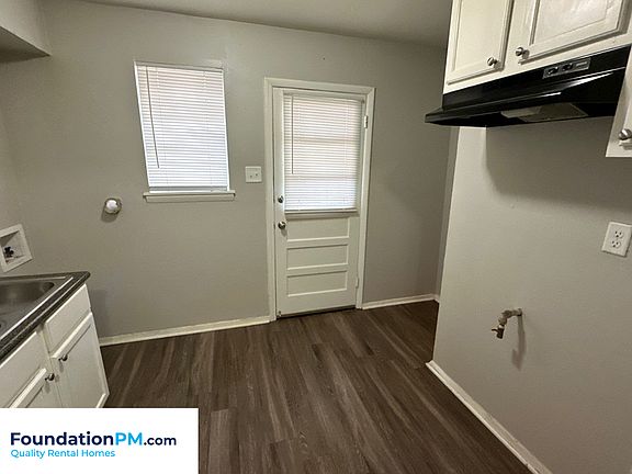 4th image of 1056 Hudson St #1