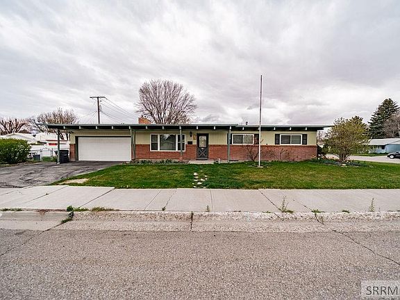 3rd image of 819 Raymond Dr