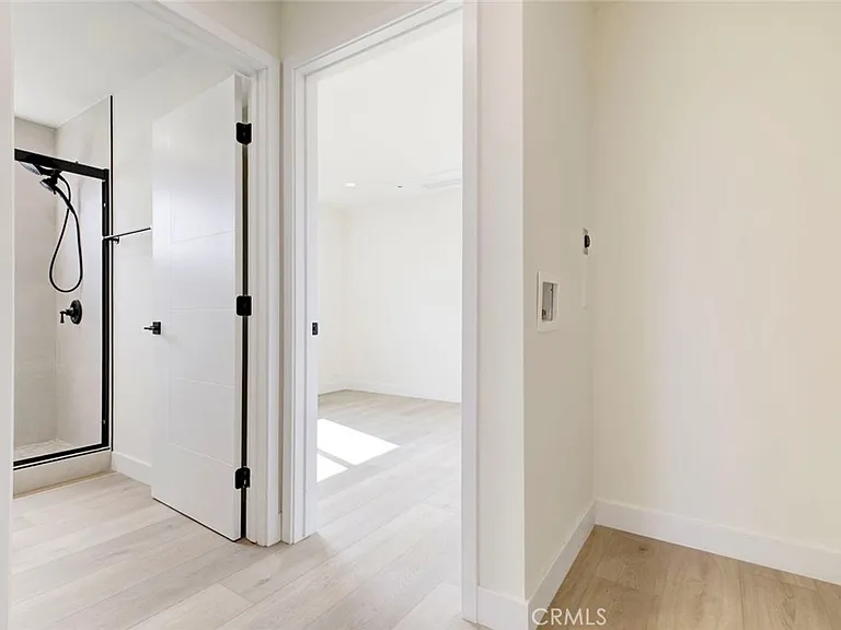 1070 Allen Ave #D — Photo 12