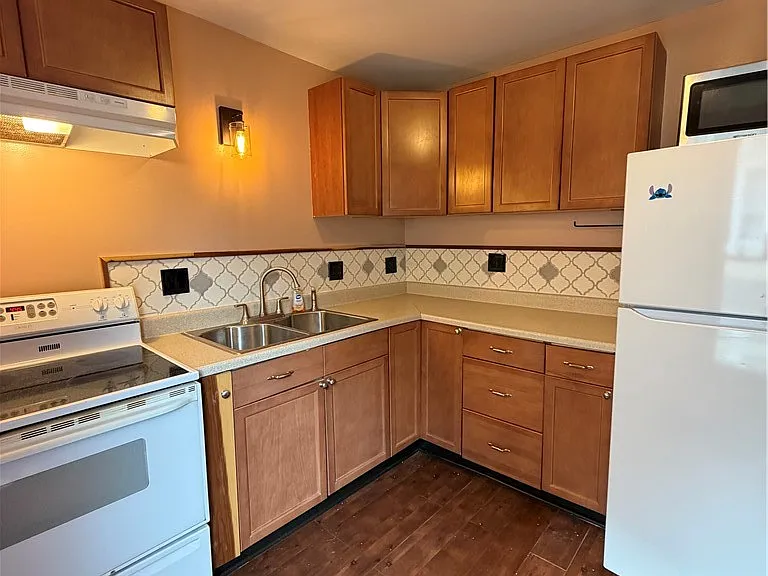 210 W Oak Orchard St — Photo 6