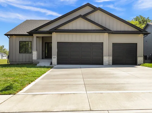 125 8th Ave NE, Altoona, IA 50009