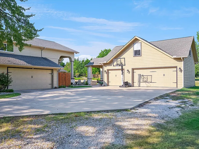 2309 Parker Rd — Photo 3