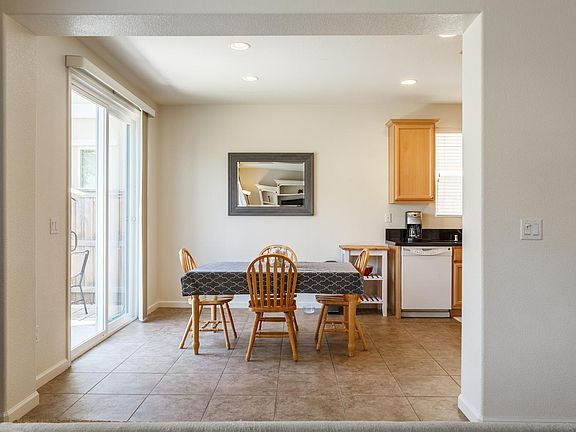 4th image of 1825 Glenmark Way