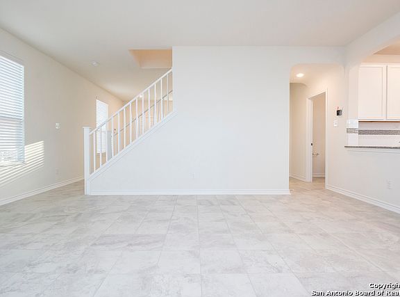 4th image of 1302 Swan Ct