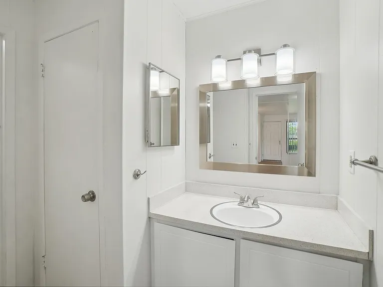 Taylor Gardens Apartments — Photo 9