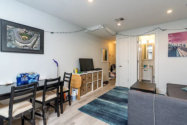 Rented by Rennit Inc. | media 32