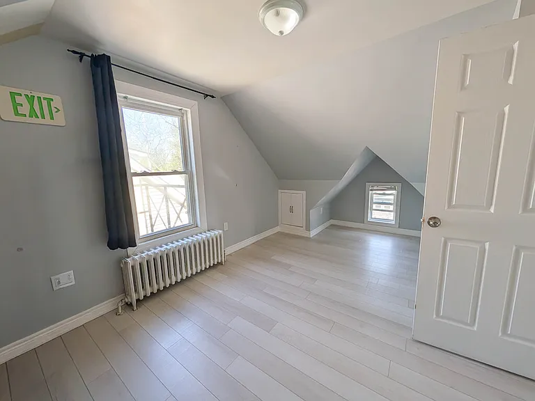 50 Welland Ave #4 — Photo 8