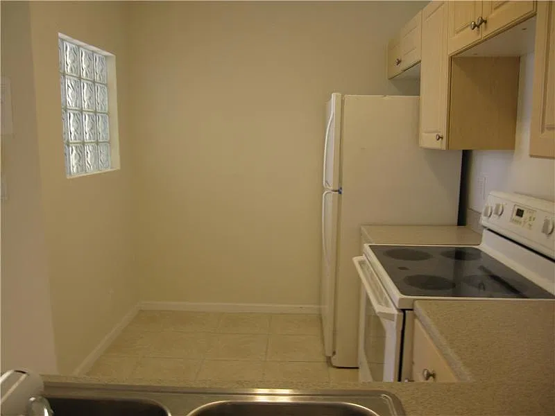 1169 Golden Lakes Blvd — Photo 3
