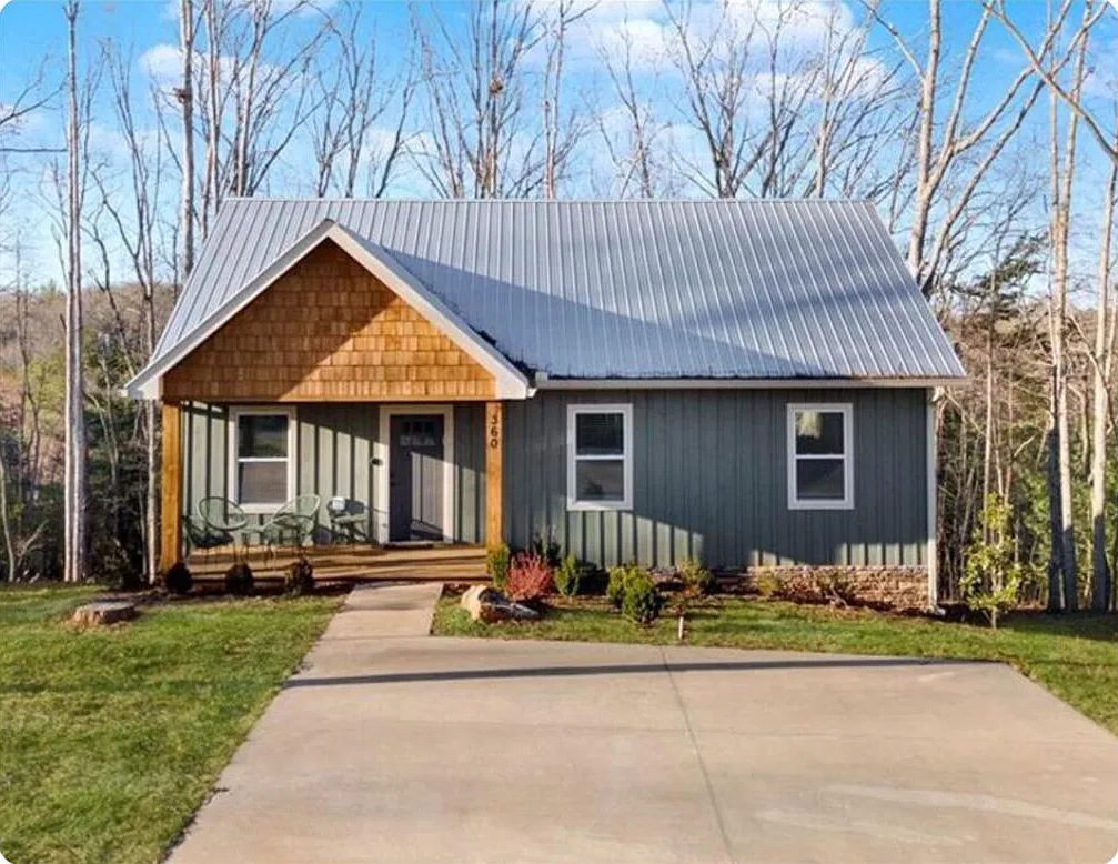 4 bed, $2,500 — Photo 2