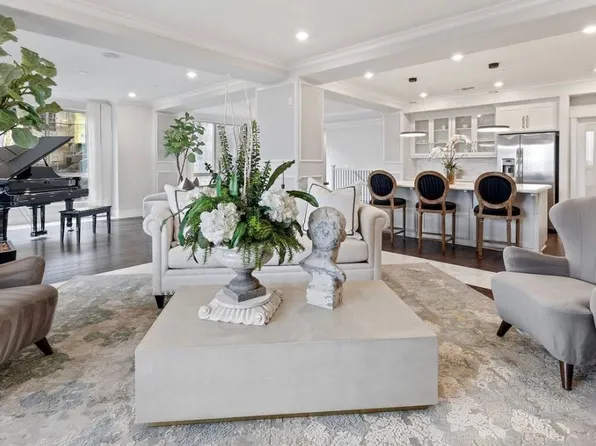 6811 Skyview Dr, Oakland, CA 94605