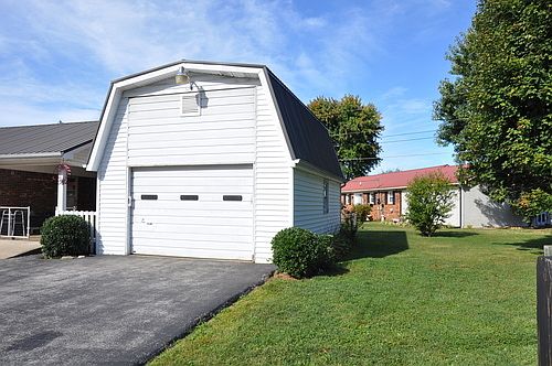 2nd image of 165 Lynns Dr