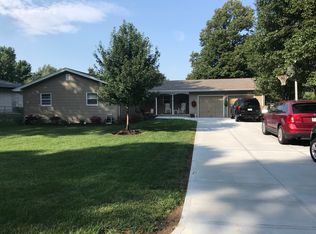 4424 Crestline Dr, Omaha, NE 68134