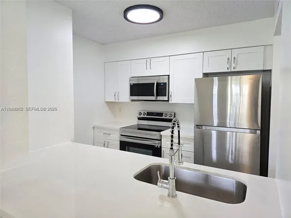 2890 N Oakland Forest Dr APT 102, Fort Lauderdale, FL 33309