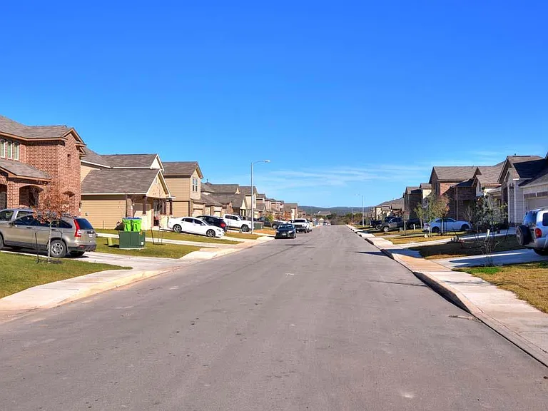 8430 Cedar Mdws — Photo 15
