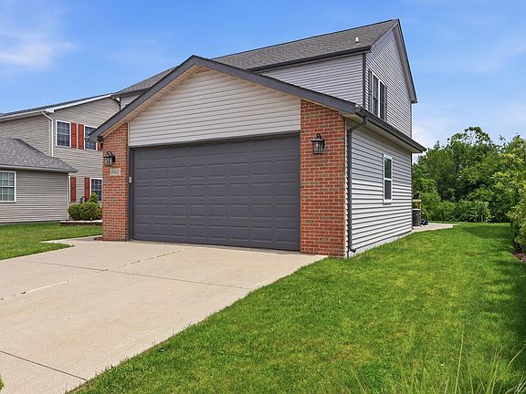 2nd image of 45622 Lone Pine Ln