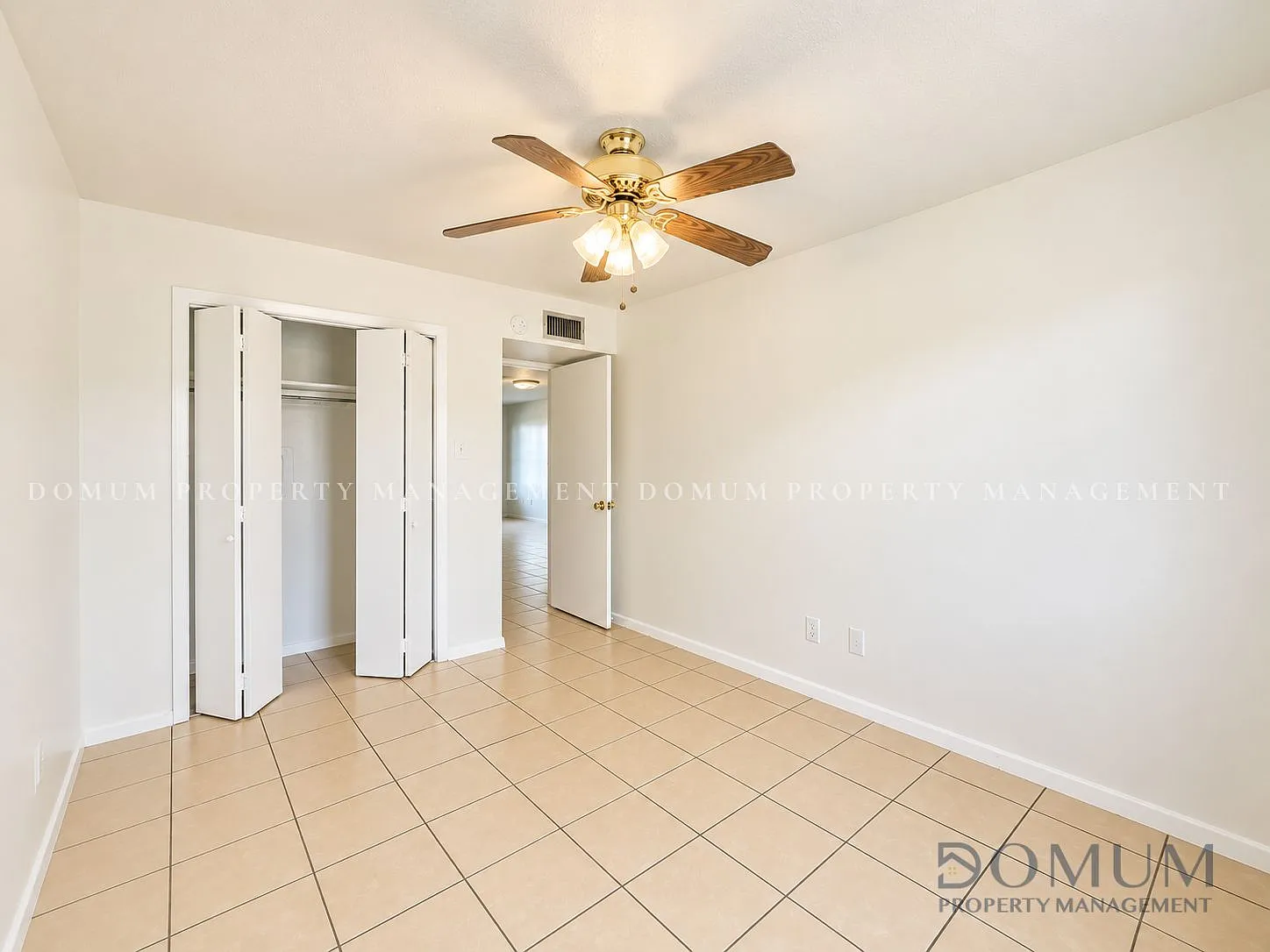2419 Vine Avenue - A — Photo 3