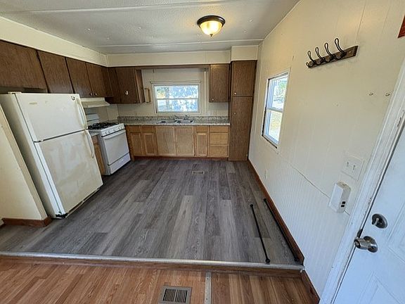 2nd image of 13 Park Ln #1