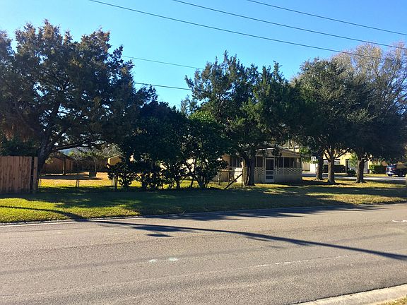 3rd image of 636 10TH Avenue S