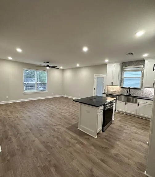 914 Baker St — Photo 16