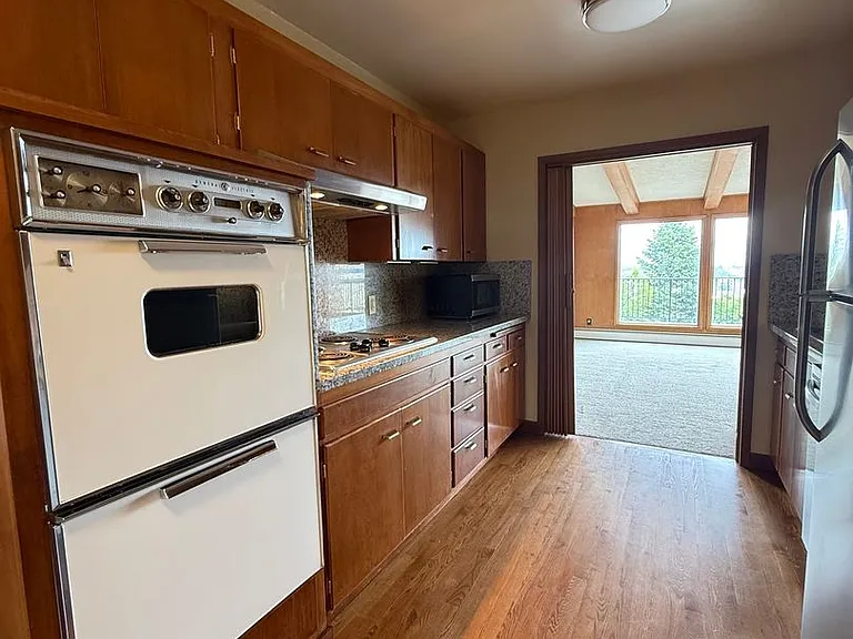 Top Floor Large Apartment with View — Photo 7