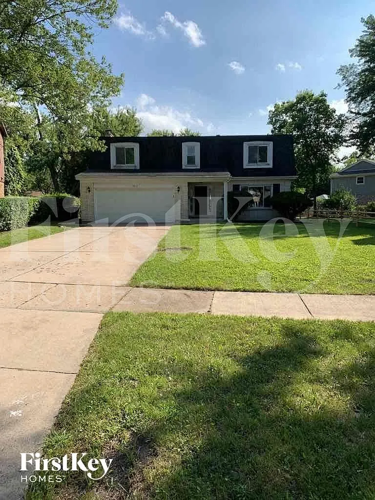 5 bed, 2.5 bath, 2760 sqft, $3,905 — Photo 1
