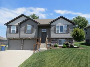 11508 E 208th St, Peculiar, MO 64078