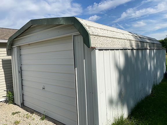 3rd image of 515 E Ross Ln
