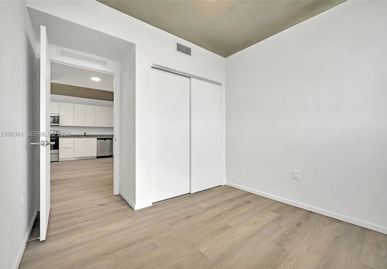 Griffin Park Residences — Photo 4
