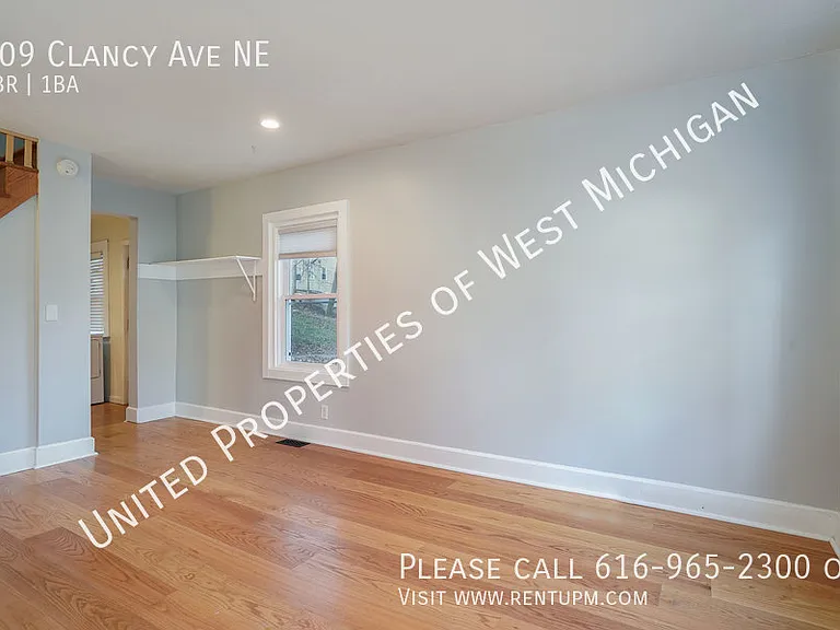 709 Clancy Ave NE — Photo 5