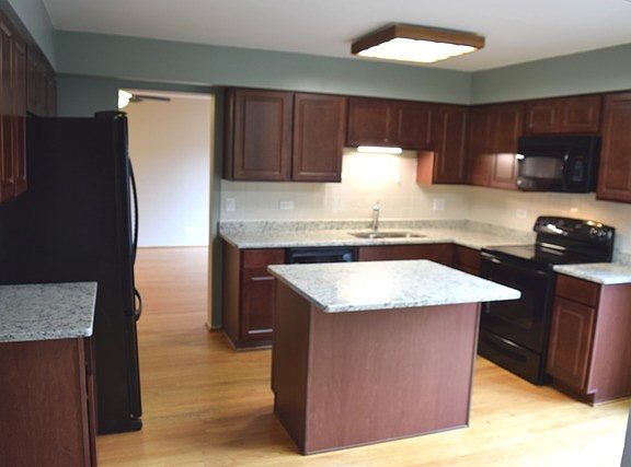 3rd image of 1818 Fairhaven Ln