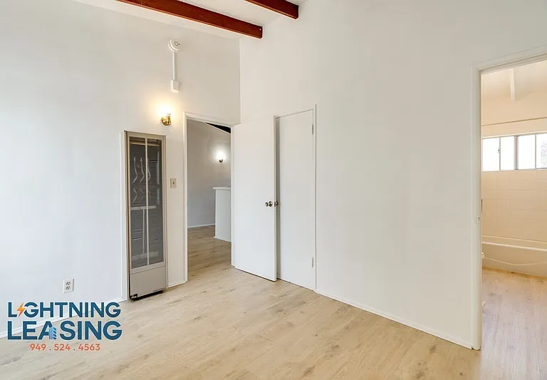 7910 Willis Ave #4 — Photo 14